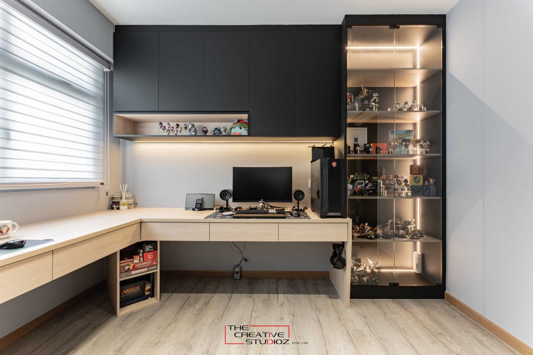 Modern Gaming Room with Vinyl Flooring and TV