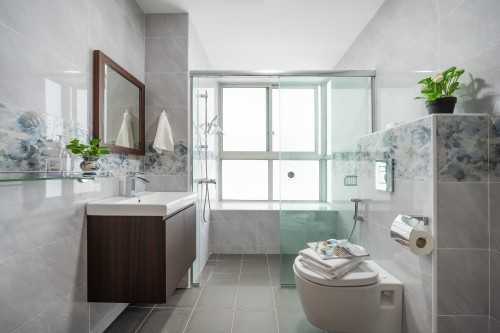 Asian Bathroom at Metropolitan Condominium