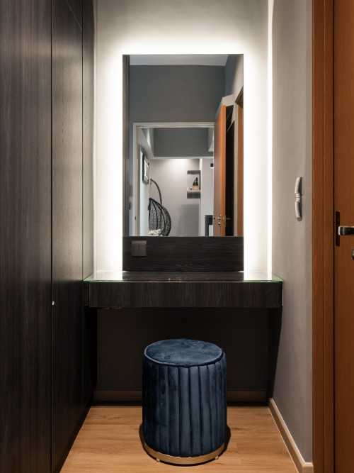 Contemporary Walk-in Wardrobe at Tampines North Drive 1