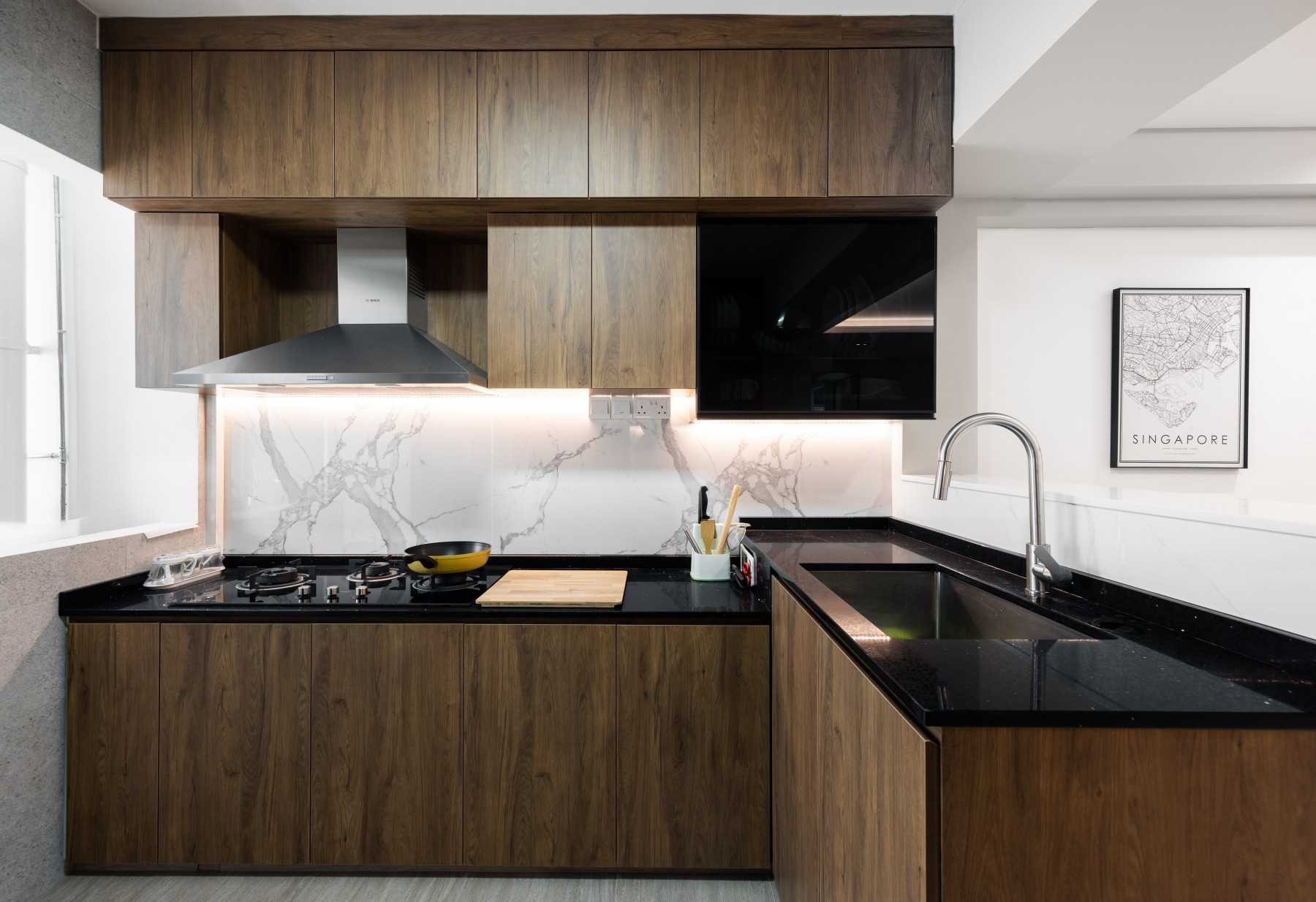 Minimalist Kitchen with Countertop and Open Kitchen