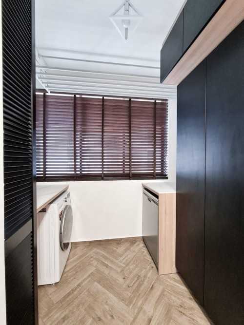 Contemporary Service Yard at 420A Northshore
