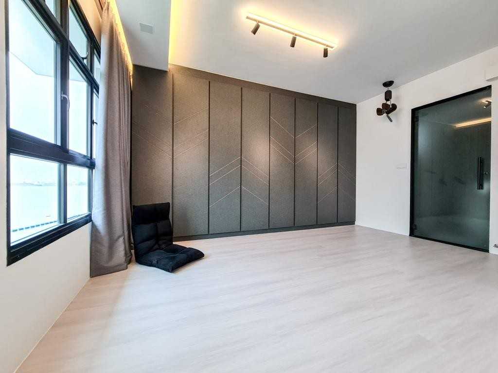 Contemporary Walk-in Wardrobe with Wardrobe and Small Storage