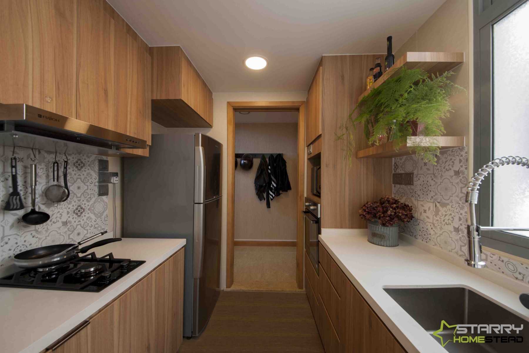 Contemporary Kitchen with Countertop and Vinyl Flooring