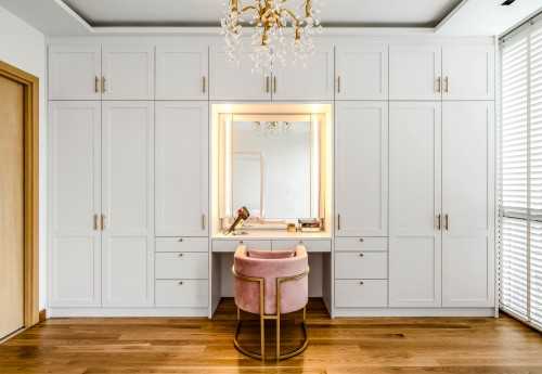 Scandinavian Walk-in Wardrobe at Belgravia Drive, Singapore