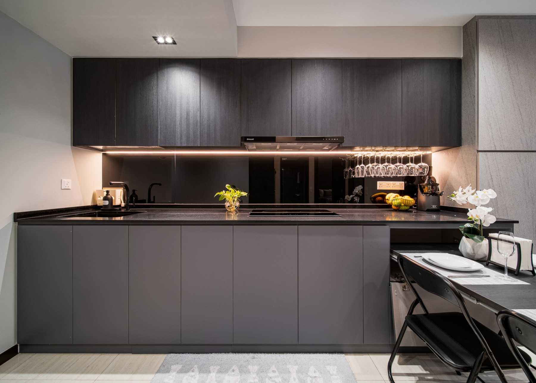 Modern Kitchen with Countertop and Homogeneous Tiles