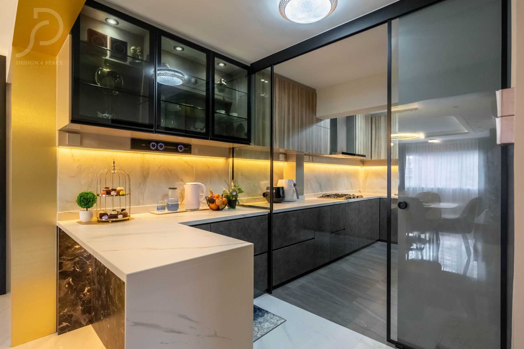 Modern Kitchen with Vinyl Flooring and Homogeneous Tiles