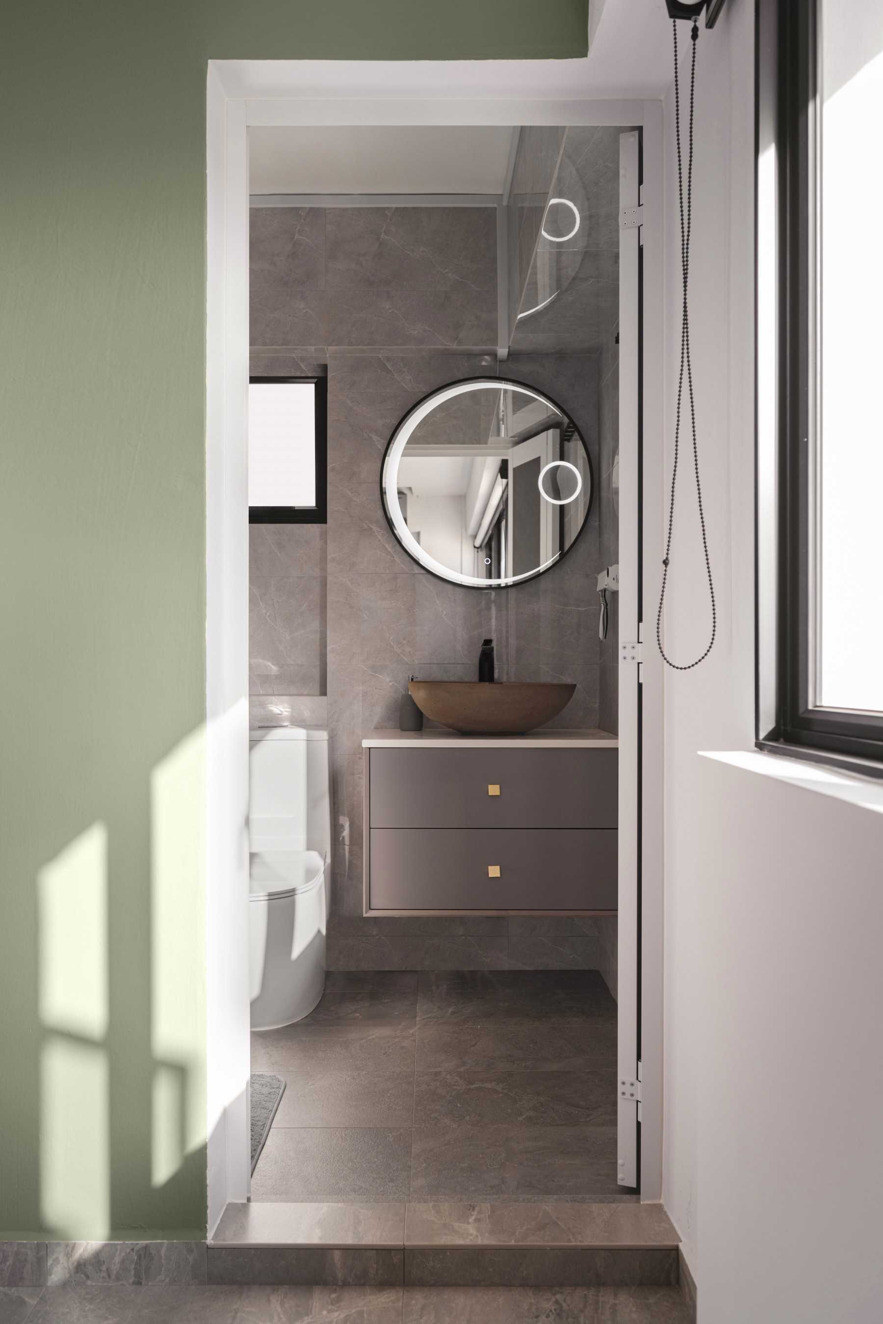 Modern Bathroom with Mirror and Small Storage