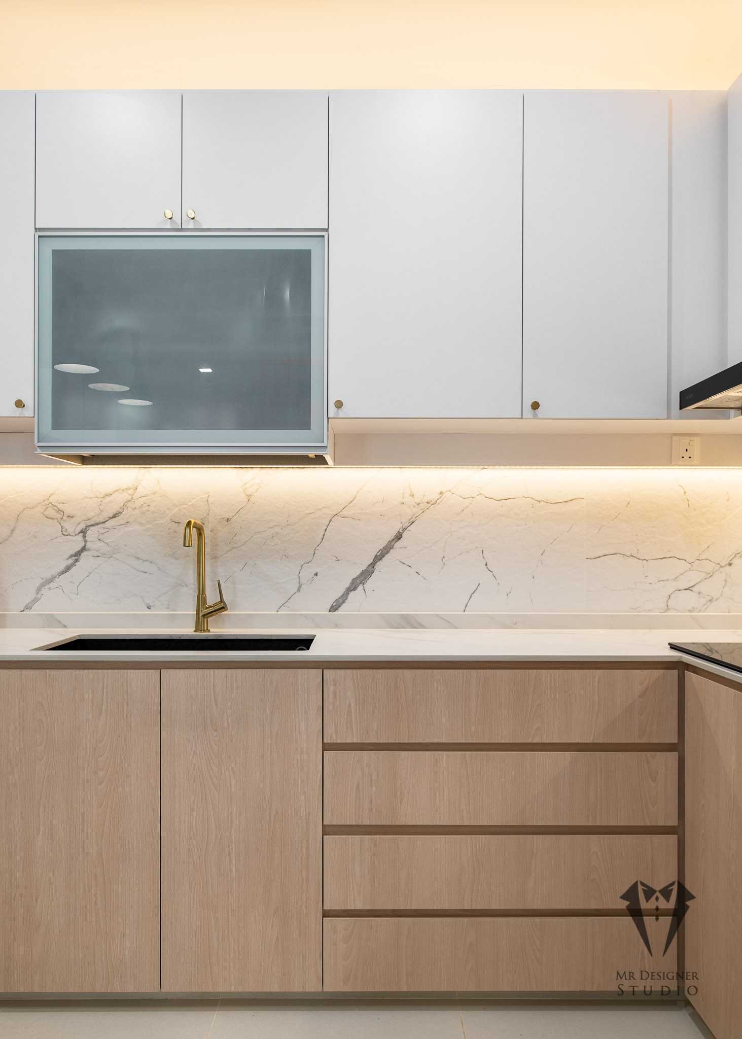 Modern Kitchen with Countertop and Kitchen Island