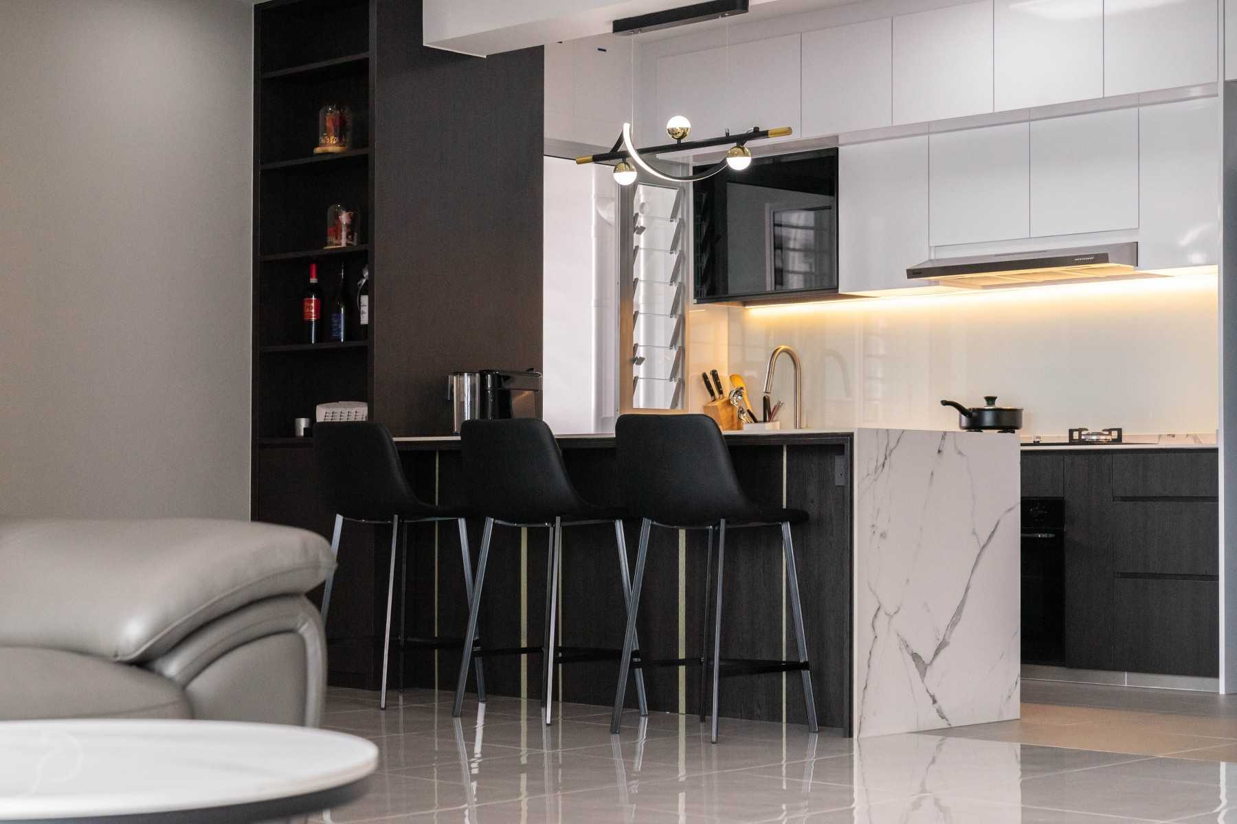 Modern Kitchen with Homogeneous Tiles and Kitchen Island
