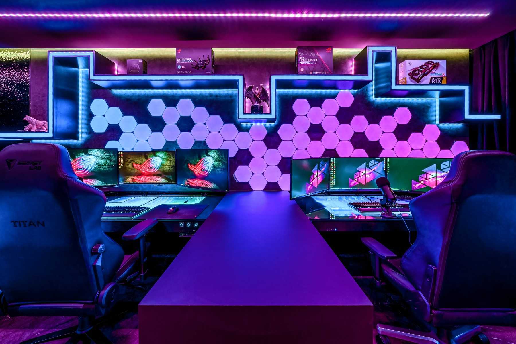 Contemporary Gaming Room with Sofa and Computer