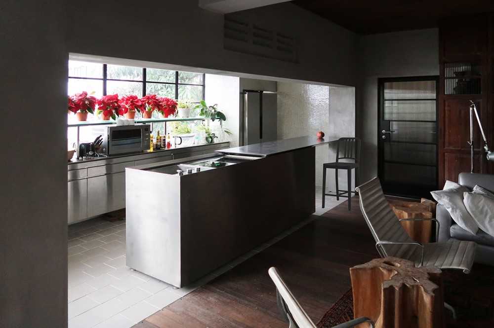 Block 81 #02.65A Tiong Poh Road, Singapore