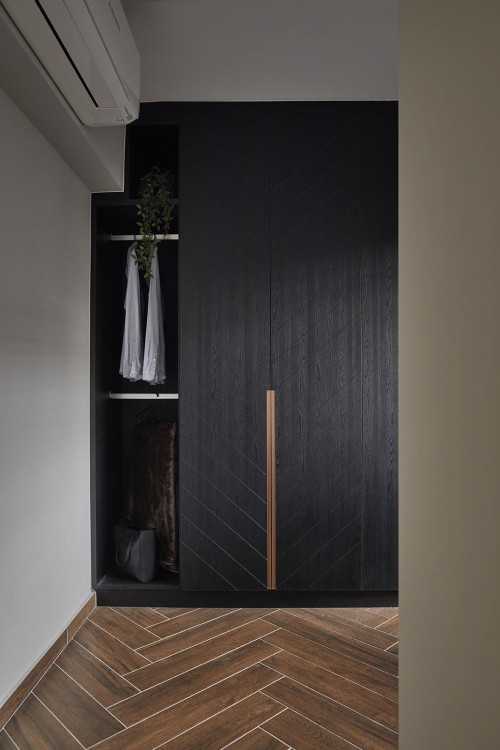 Industrial Walk-in Wardrobe at 228A Ang Mo Kio