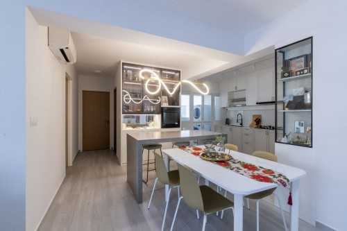 Contemporary Dining Room at 618B Tampines St 61