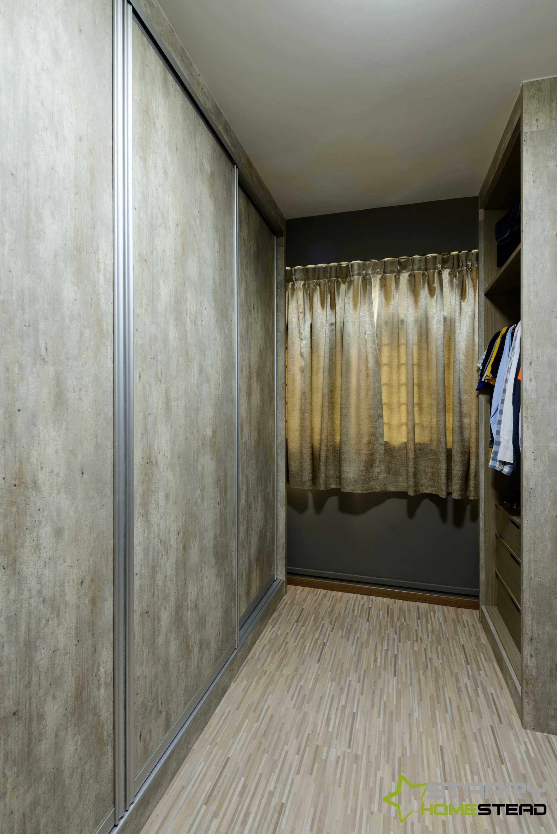Scandinavian Walk-in Wardrobe with Wardrobe and Sliding Wardrobe