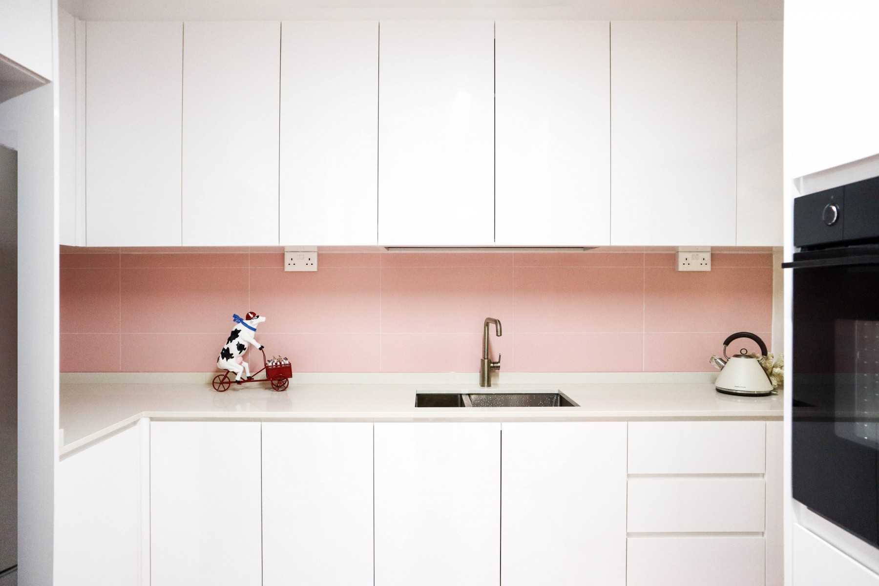 Eclectic Kitchen with Countertop and Open Kitchen