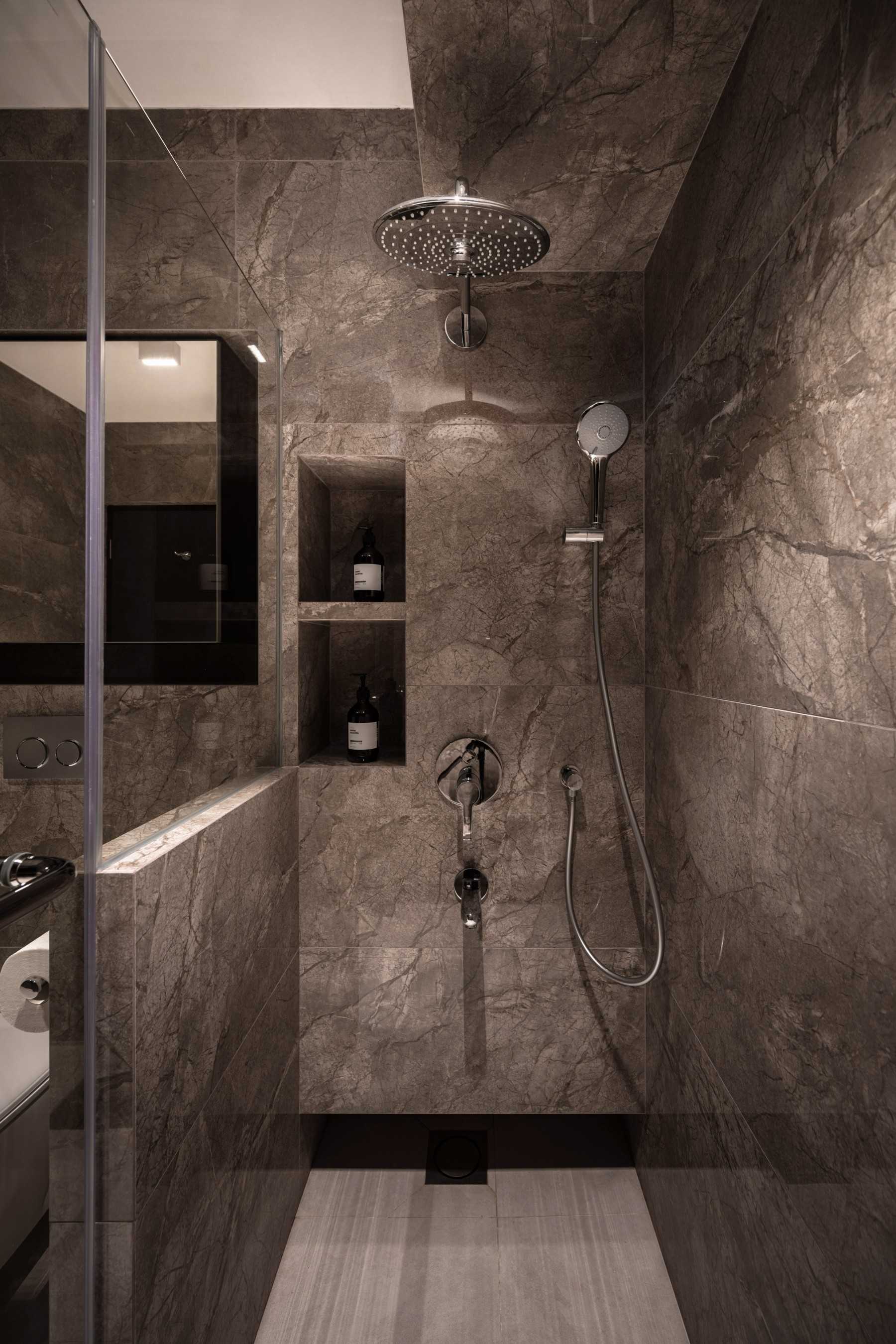 Modern Bathroom with Small Storage and Showers