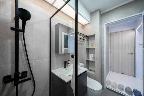 Modern Bathroom at Bishan | Bishan Cresta