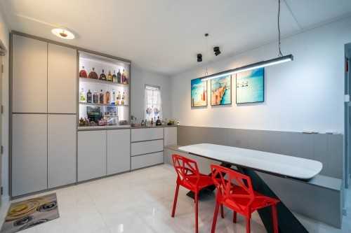 Modern Dining Room at Bishan | Bishan Cresta