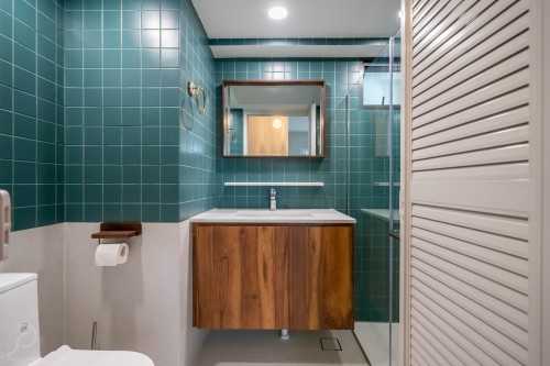 Transitional Bathroom at Queenstwon | skyville