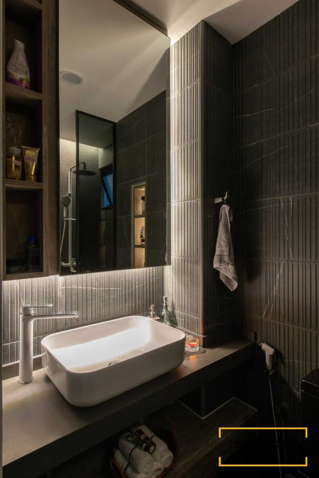 Contemporary Bathroom with Countertop and Mirror