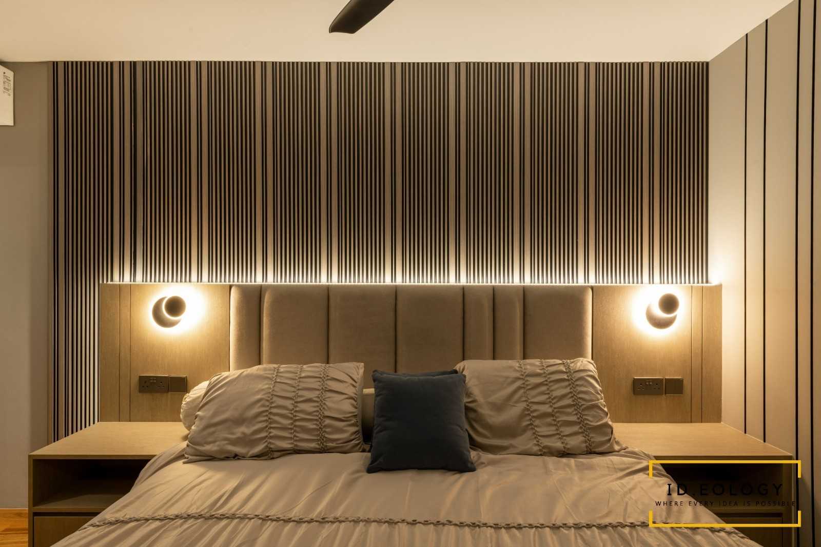 Contemporary Bedroom with Vinyl Flooring and Queen Bed