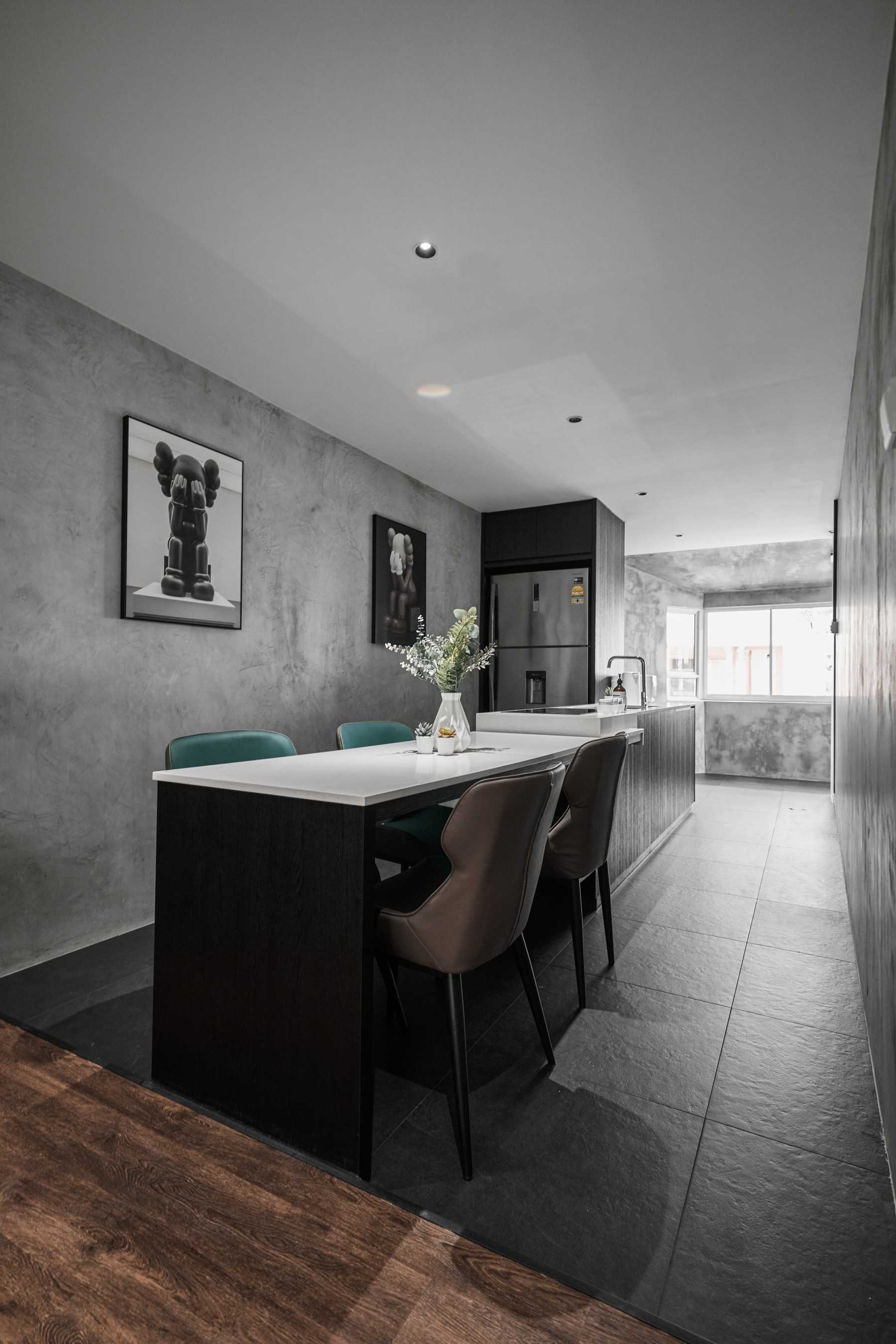 Contemporary Kitchen with Kitchen Island and Ceiling Light