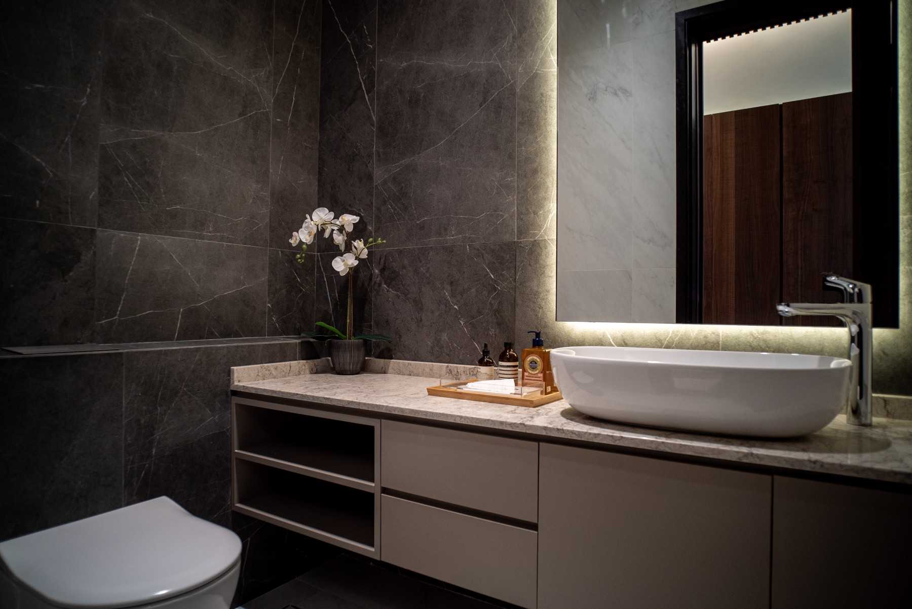 Contemporary Bathroom with Countertop and Mirror