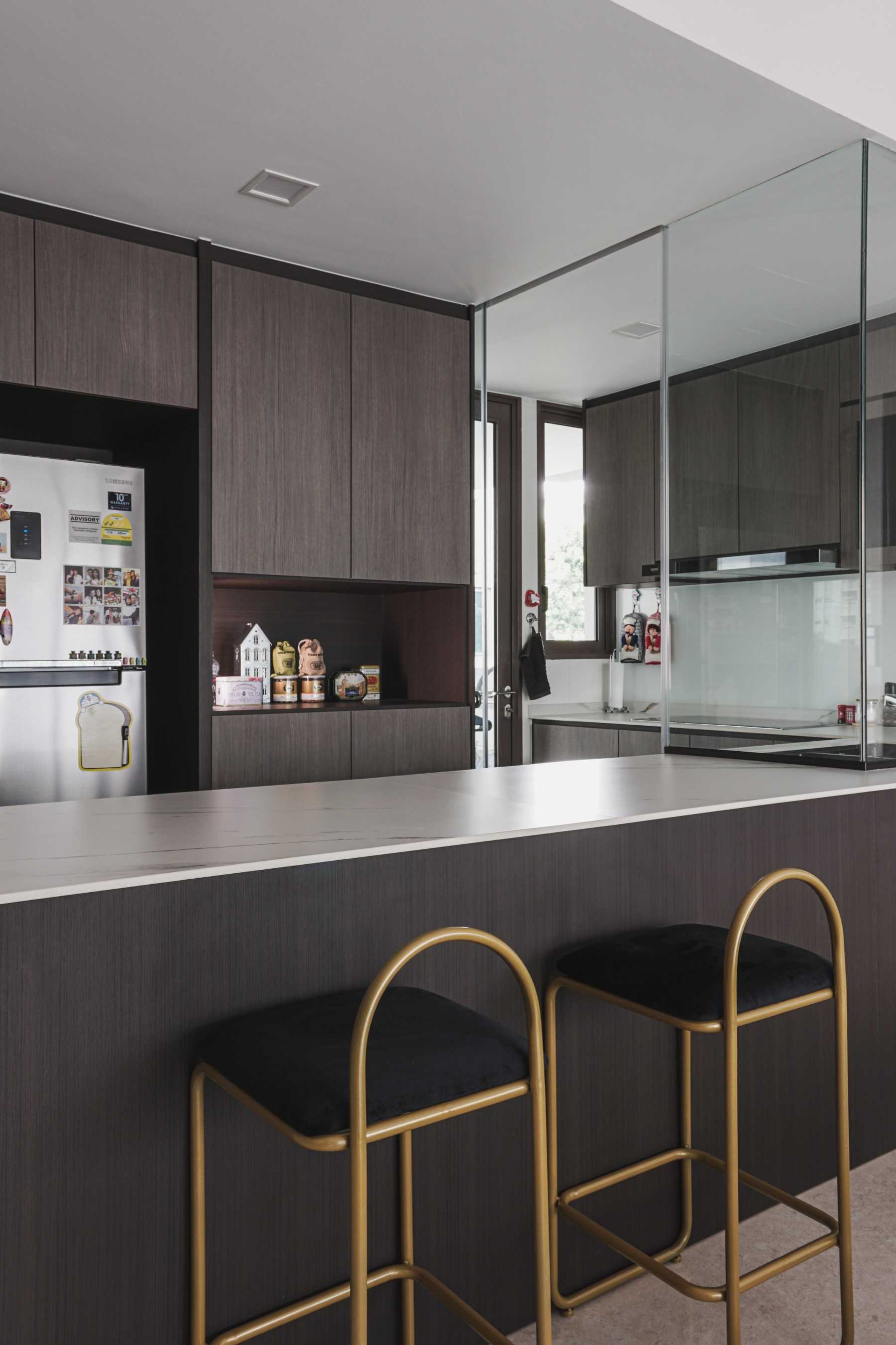 Modern Kitchen with Kitchen Island and Open Kitchen