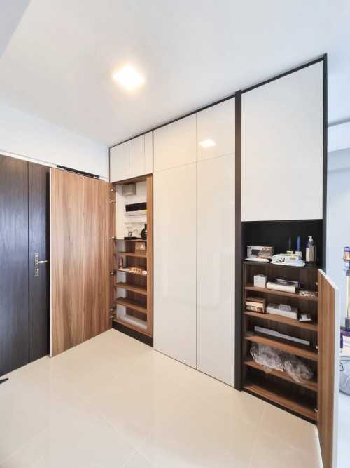 Scandinavian Foyer at Fernvale Acres