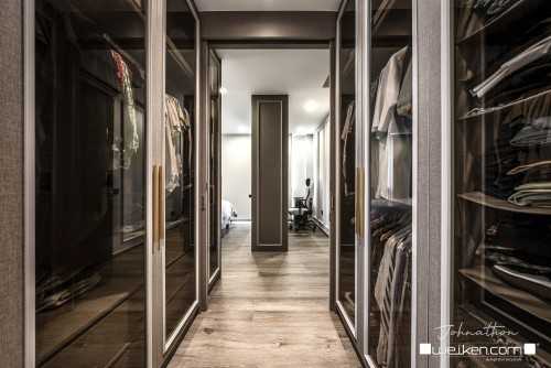 Modern Walk-in Wardrobe at Richard Avenue, Singapore
