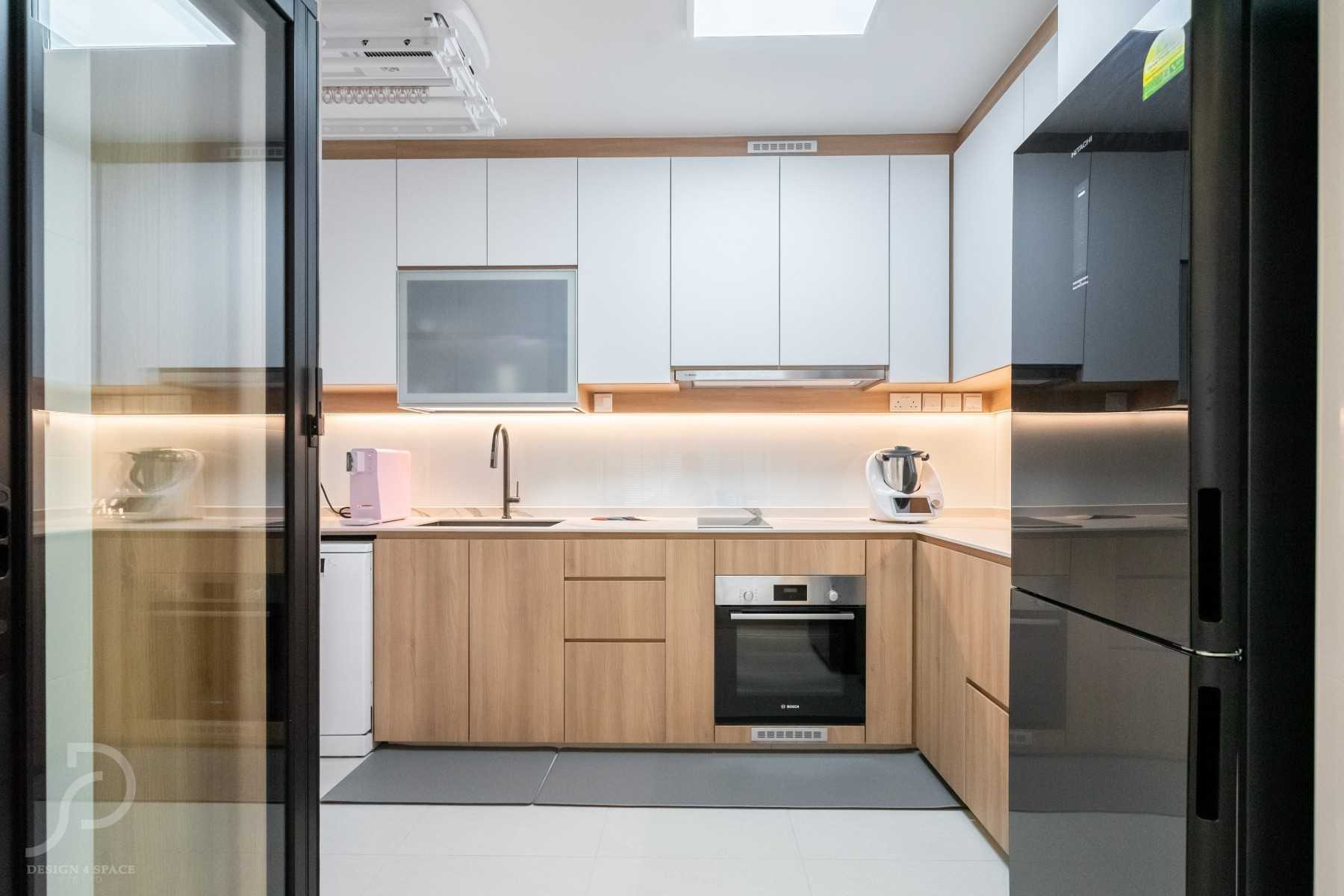 Contemporary Kitchen with Homogeneous Tiles and Kitchen Window