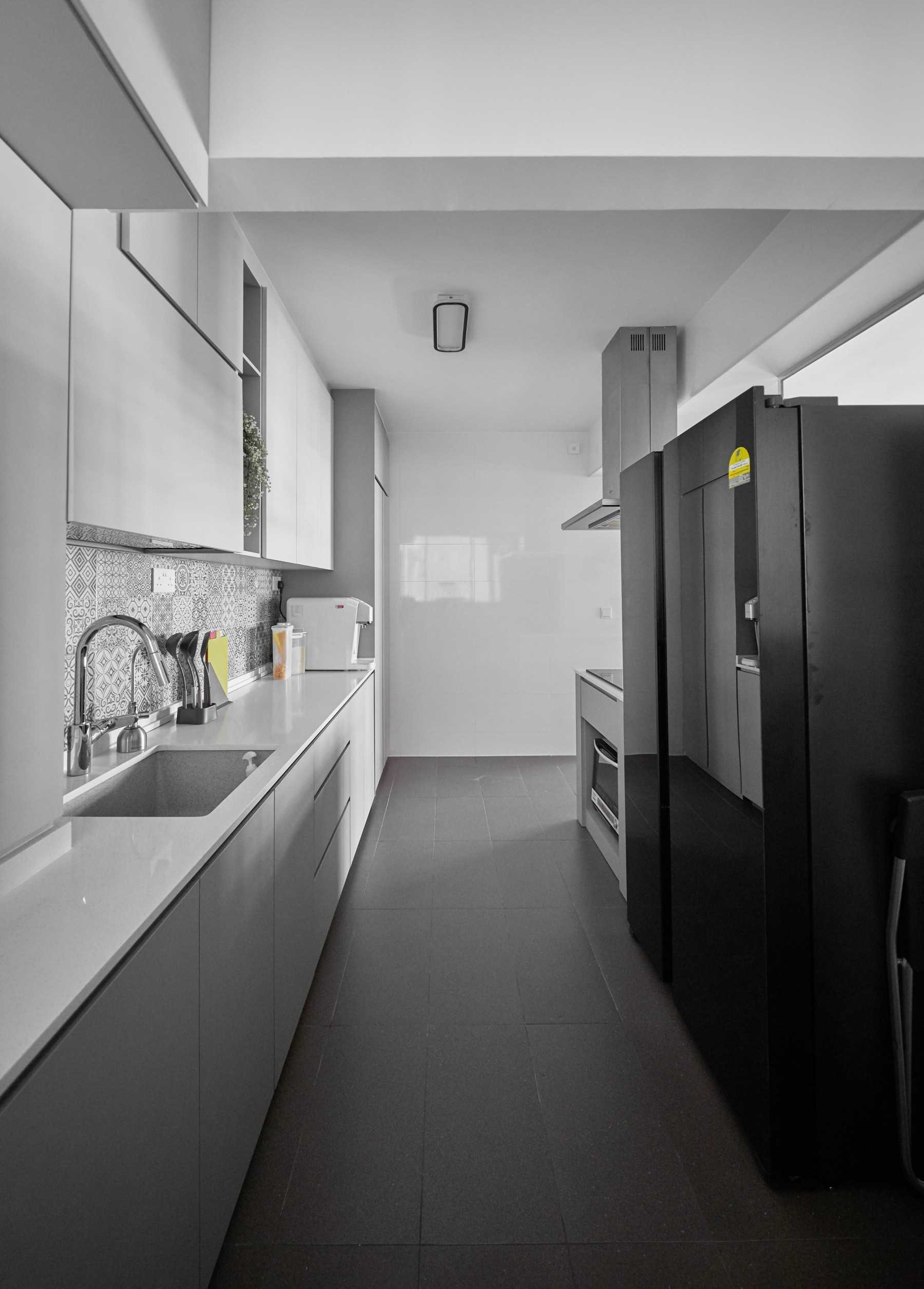 Contemporary Kitchen with Countertop and Cupboard