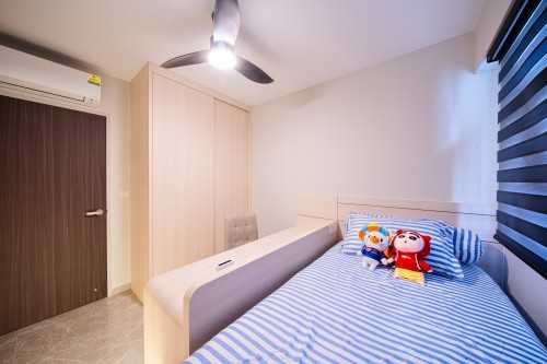 Contemporary Bedroom at 624 Tampines