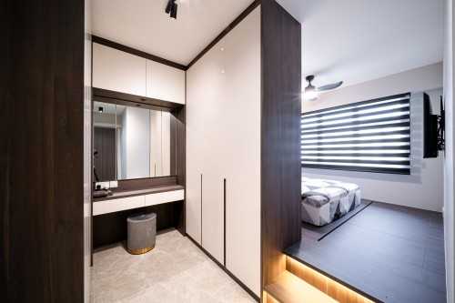 Contemporary Bedroom at 624 Tampines