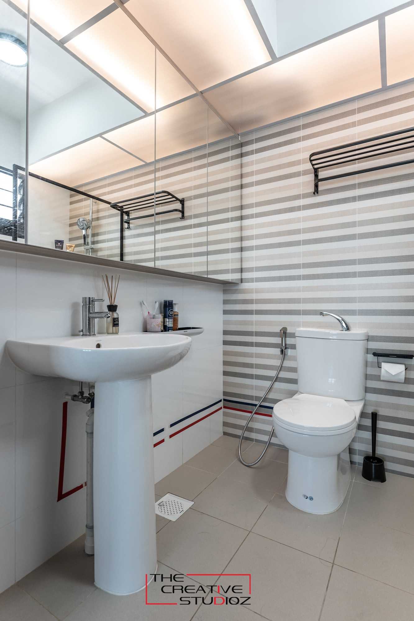Scandinavian Bathroom with Homogeneous Tiles and Mirror