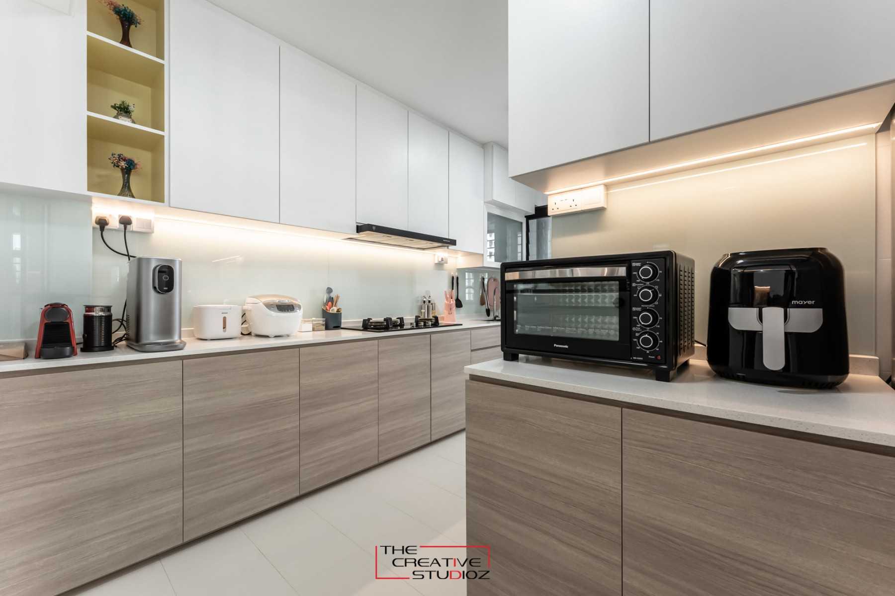 Scandinavian Kitchen with Countertop and Homogeneous Tiles
