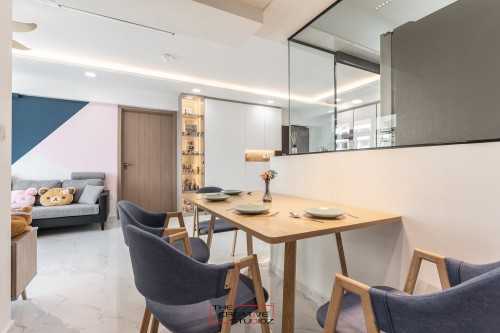 Scandinavian Dining Room at 419A Northshore Drive
