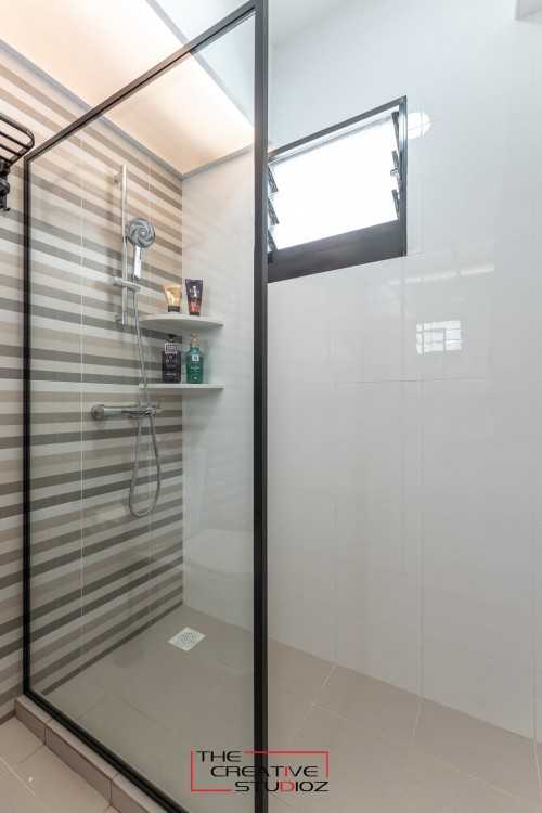 Scandinavian Bathroom at 419A Northshore Drive