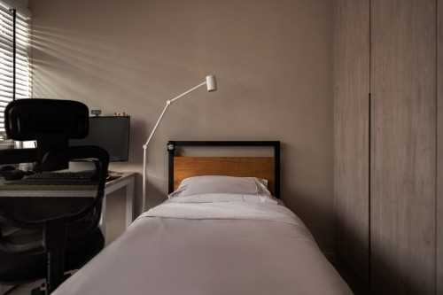 Industrial Bedroom at 17 Telok Blangah