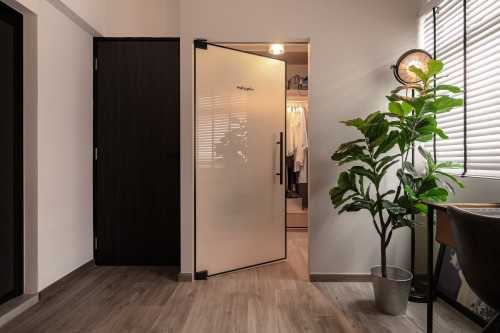Industrial Walk-in Wardrobe at 17 Telok Blangah