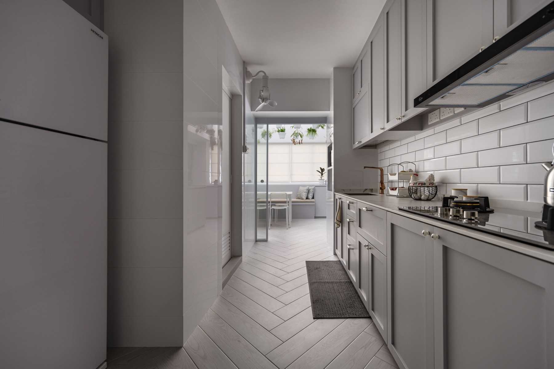 Modern Kitchen with Countertop and Kitchen Backsplash