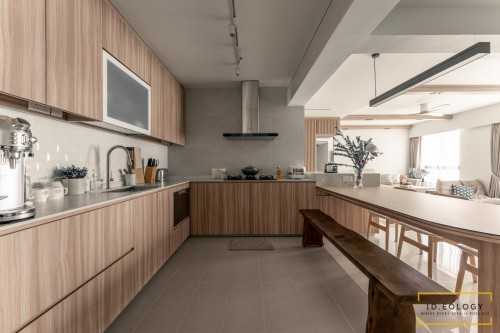 Minimalist Kitchen at 402 Fernvale
