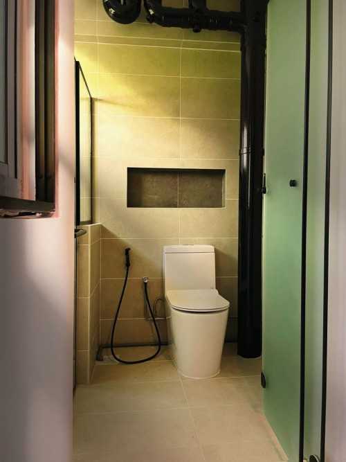 Modern Bathroom at 631 Pasir Ris Drive 3