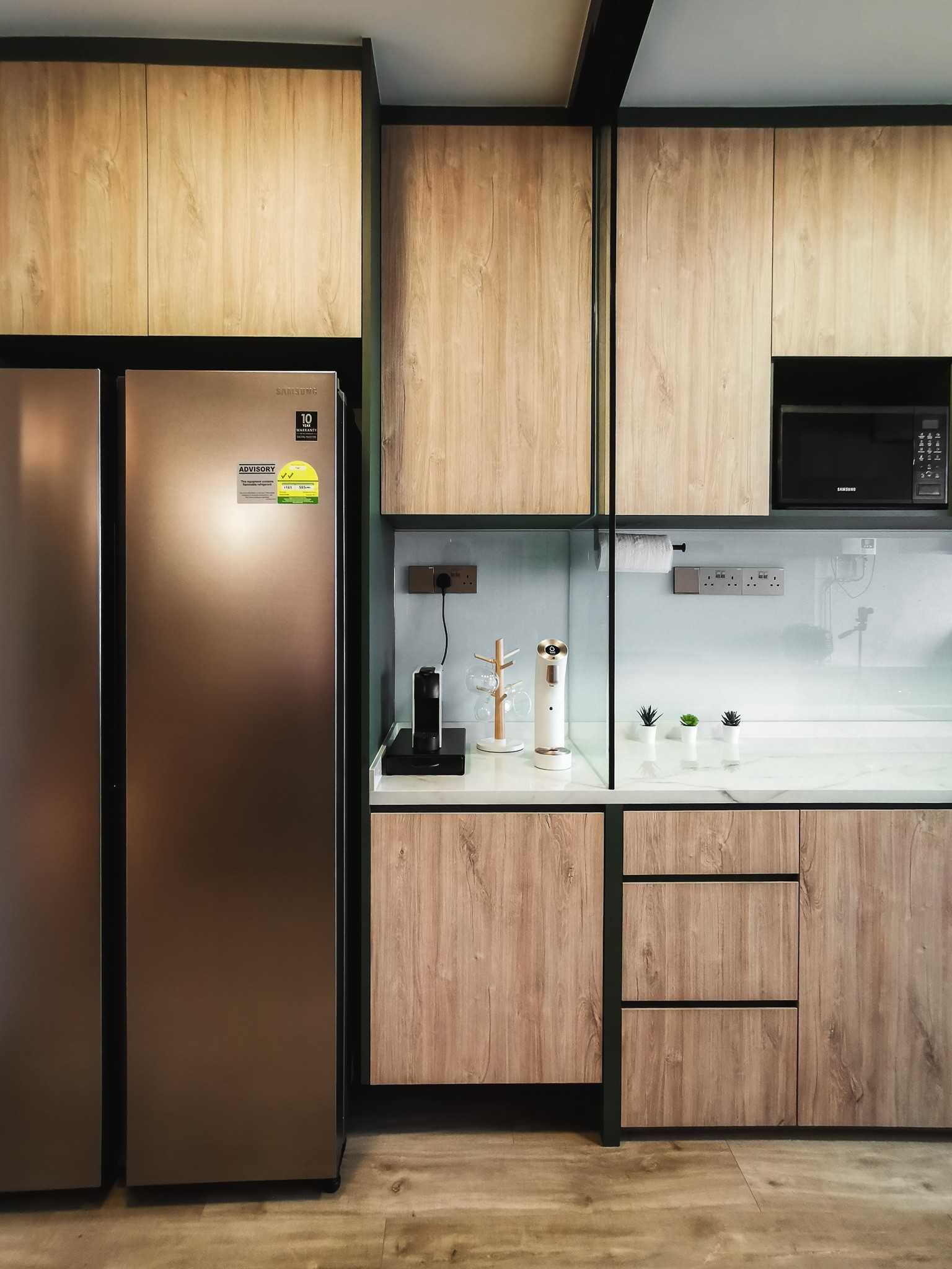 Contemporary Kitchen with Countertop and Vinyl Flooring