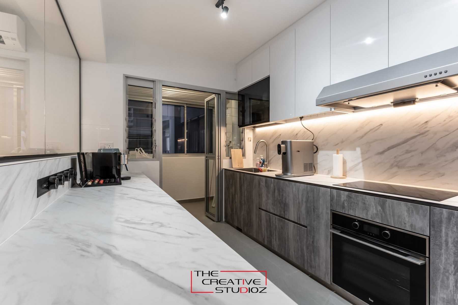 Modern Kitchen with Countertop and Kitchen Backsplash