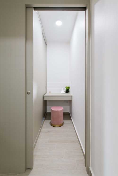 Contemporary Walk-in Wardrobe at 260B Punggol Way