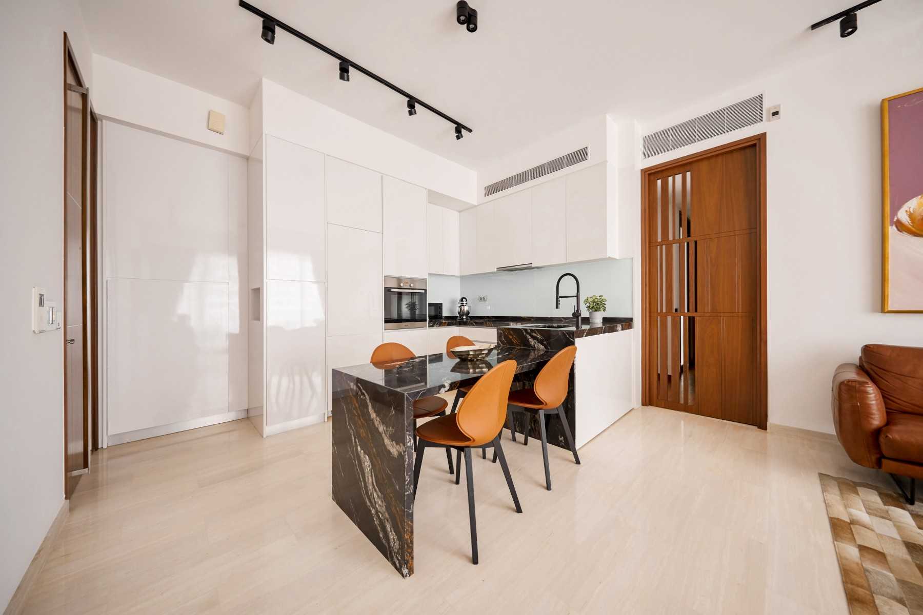 Contemporary Kitchen with Kitchen Island and Breakfast Counter