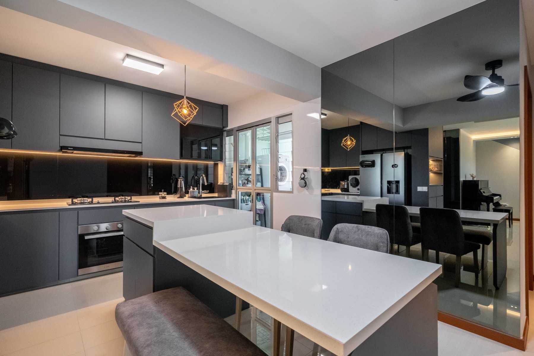 Modern Kitchen with Homogeneous Tiles and Herringbone Tiling
