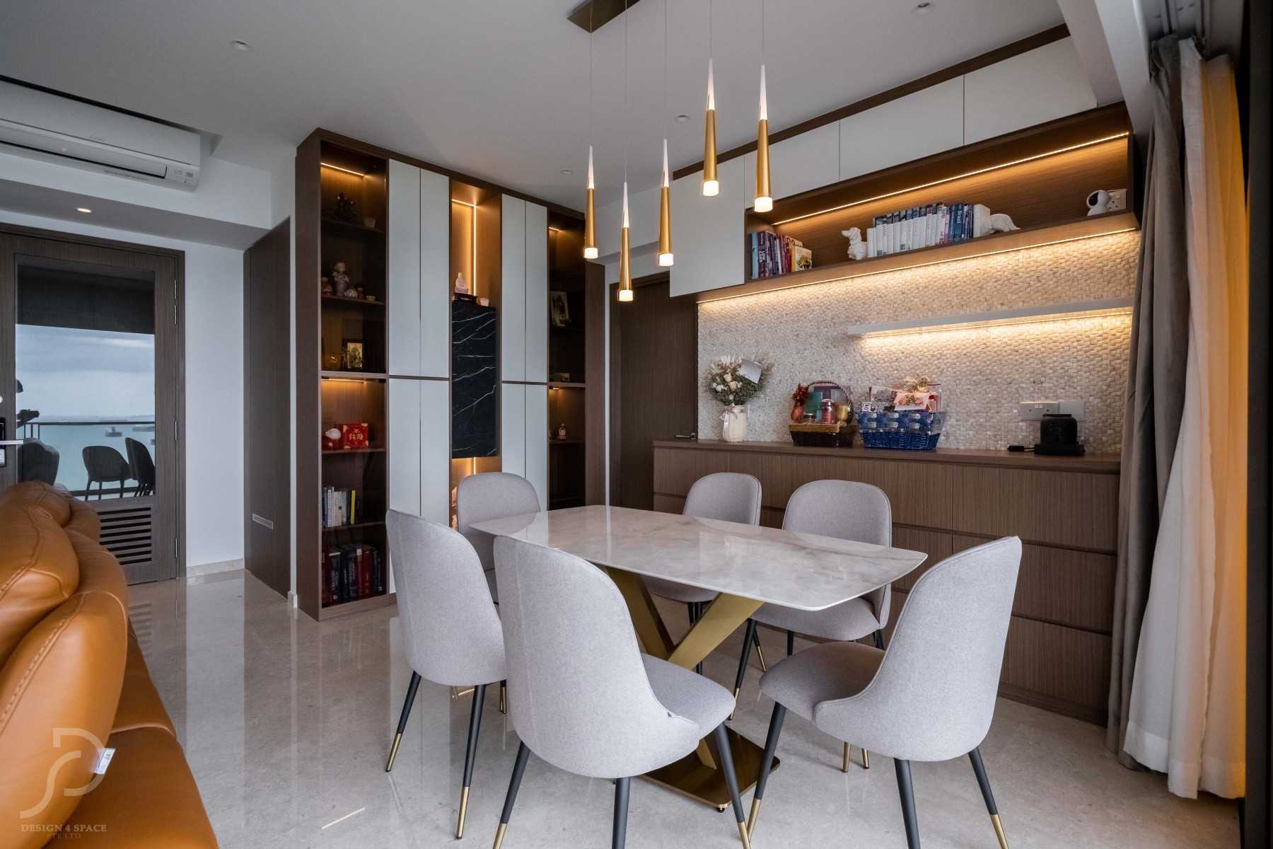 Contemporary Dining Room with Dining Table and Dining Chairs