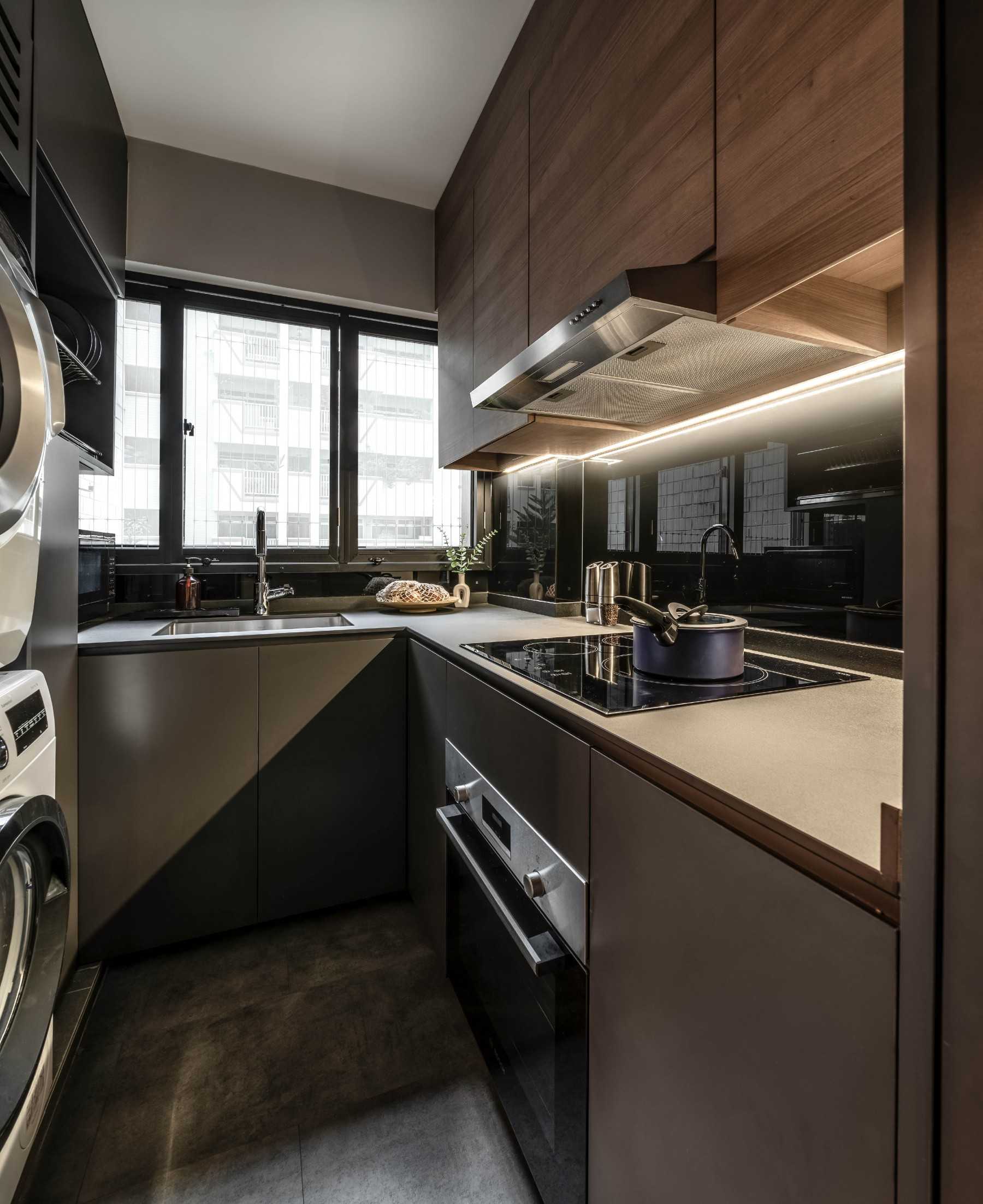 Contemporary Kitchen with Countertop and Kitchen Window